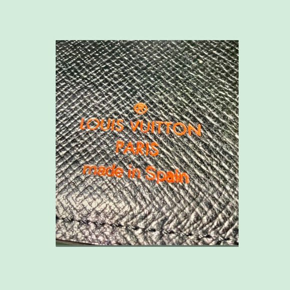 LOUIS VUITTON  Blue Epi leather Small  Ring Agenda Cover. - Picture 3 of 16